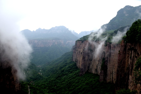 Das zauberhafte Tal vor dem Guoliang-Dorf Das zauberhafte Tal vor dem Guoliang-Dorf