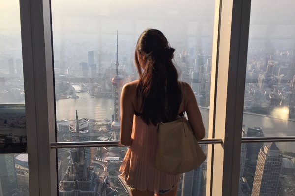 Auf Sky Walk 100 in SWFC Shanghai