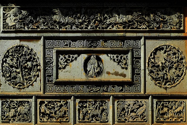 Steinschnitzerei im Dorf Xiamei Steinschnitzerei im Dorf Xiamei