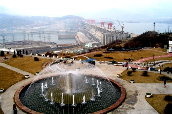 Tanziling-Berg und Blick auf Drei-Schluchten-Staudamm Tanziling-Berg und Blick auf Drei-Schluchten-Staudamm